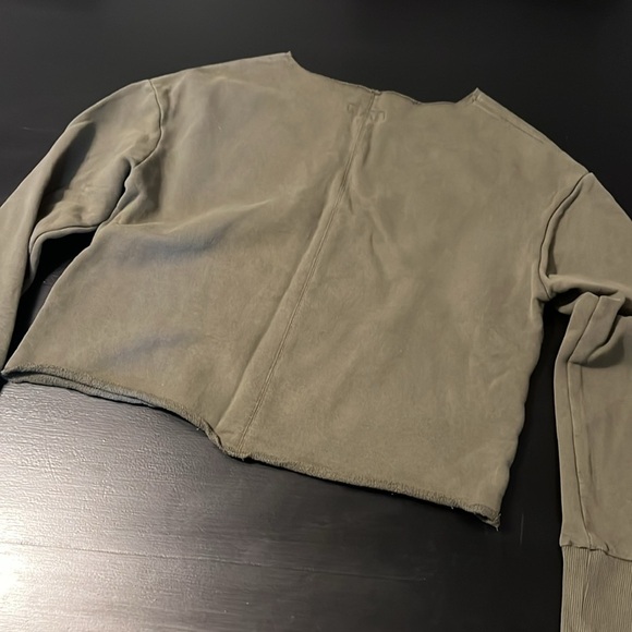 Fundamental Coast performance crop sweatshirt - Picture 4 of 5